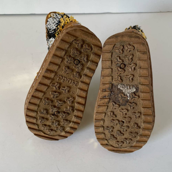 Mudd Cherry Silver and Gold Sequined Faux Fur Booties • Size 5 🗣 - Picture 3 of 3